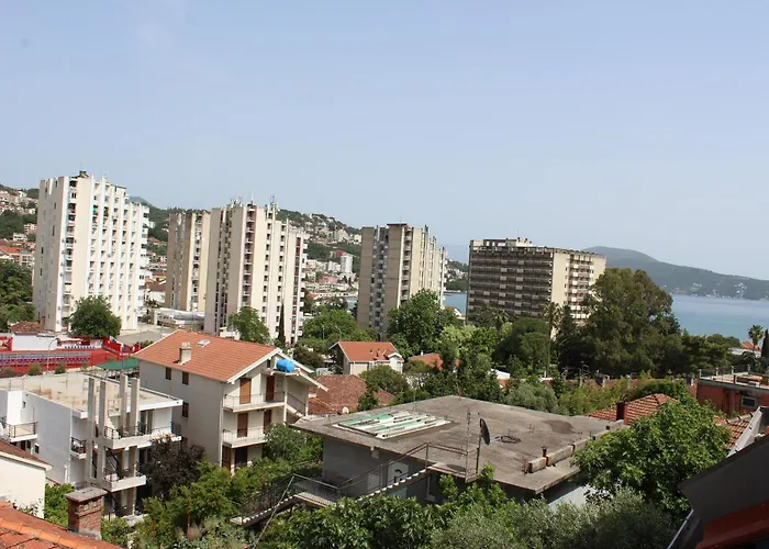 Modern Apartments By The Sea In The Center Of Igalo
